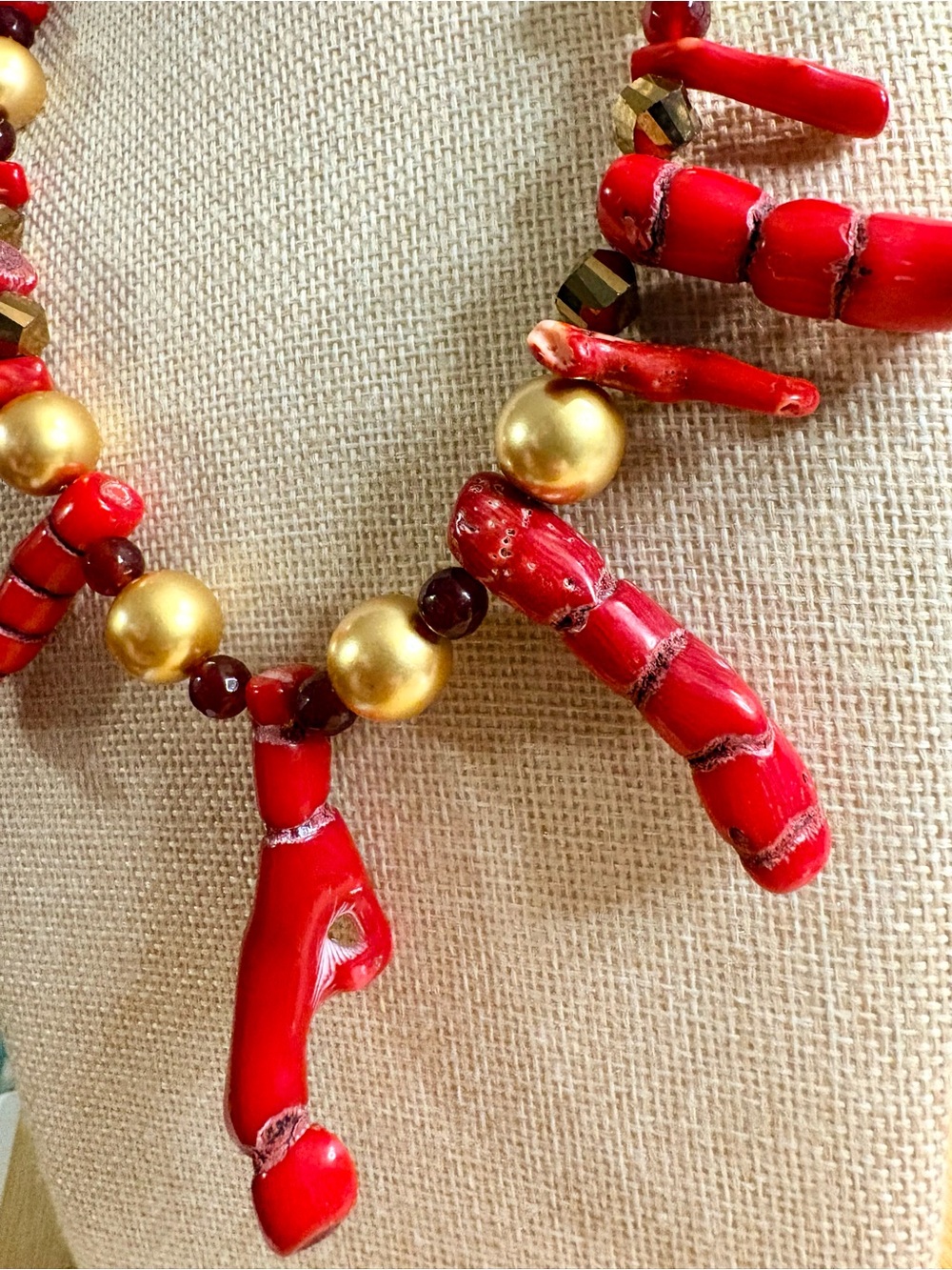 Artisan jewelry: “Isidella” coral, garnet, and crystal necklace - Picture 3 of 5